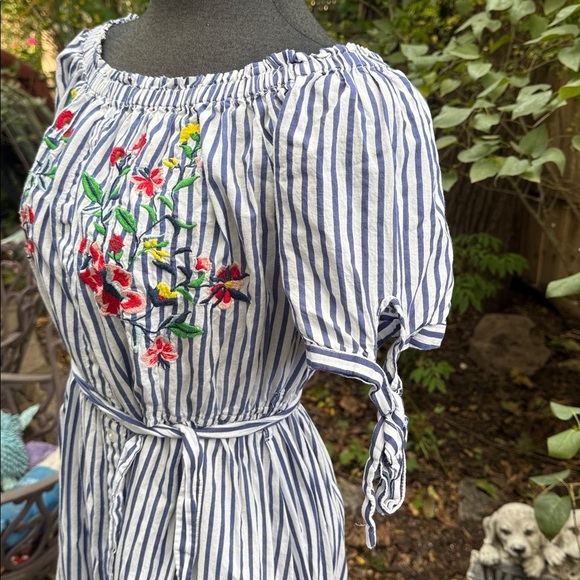 Women’s Striped Cotton Dress w Floral Embroidery. Small - Picture 2 of 8